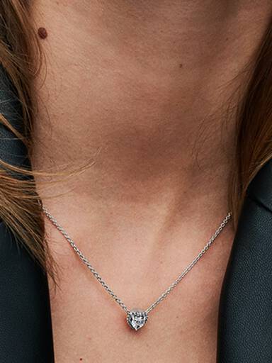 Náhrdelník s vyvýšeným srdiečkom