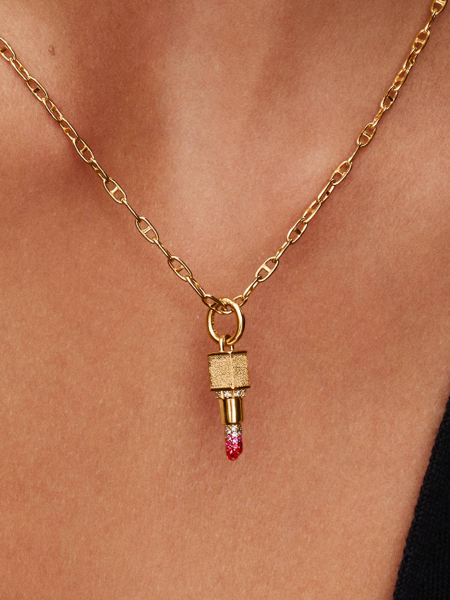 Prívesok Pat McGrath The Red Lip Statement Dangle