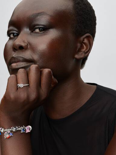 Visiaci prívesok s raketou zo série Stitch od Disneyho