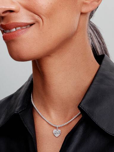 Visiaci gravírovateľný srdiečkový prívesok Love