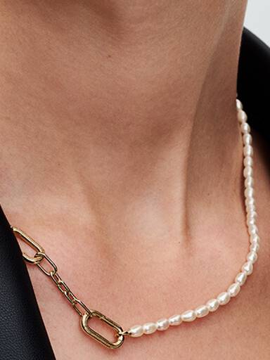 Tenký náhrdelník s opracovanými kultivovanými sladkovodnými perlami