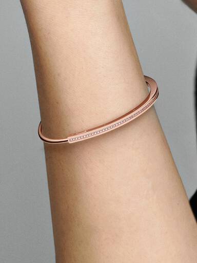 Pavé pevný náramok Pandora Signature I-D