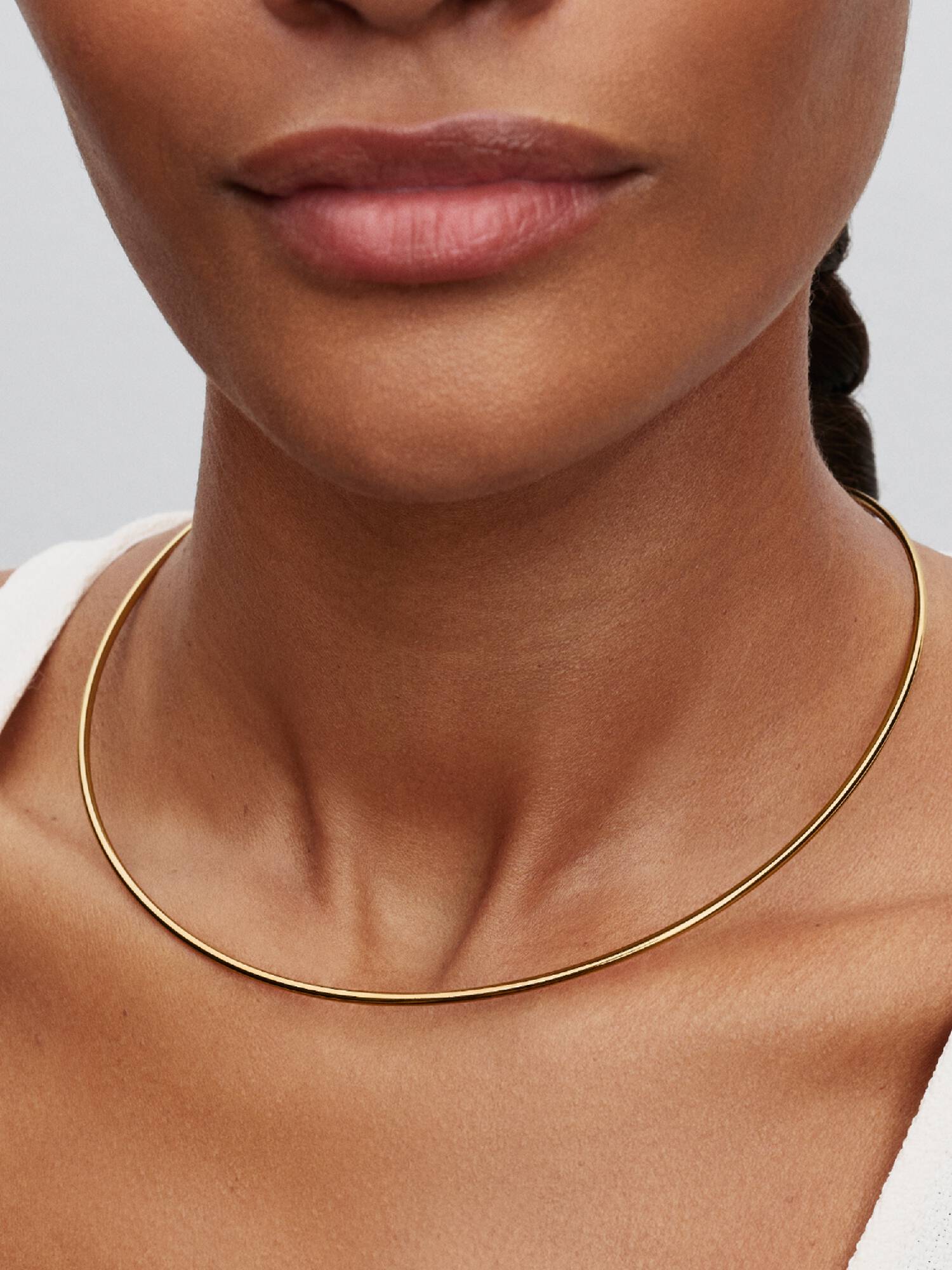 Rúrkovitý choker náhrdelník