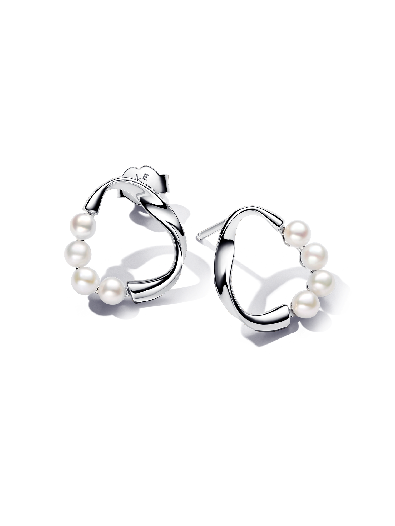 Puzetkové náušnice s organicky tvarovaným kruhom a opracovanými sladkovodnými kultivovanými perlami